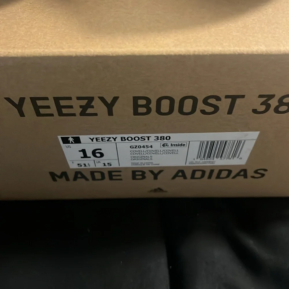 Yeezy Athletic Shoes in Blue and Gray Knit